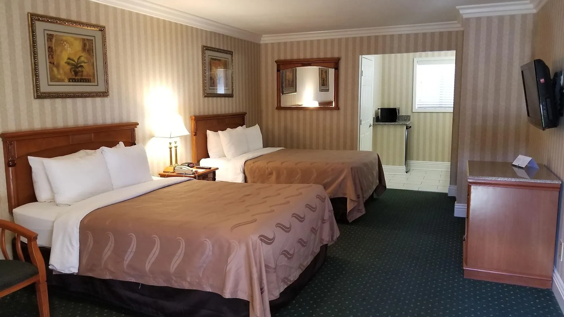 Quality Inn & Suites Anaheim Maingate Hotel