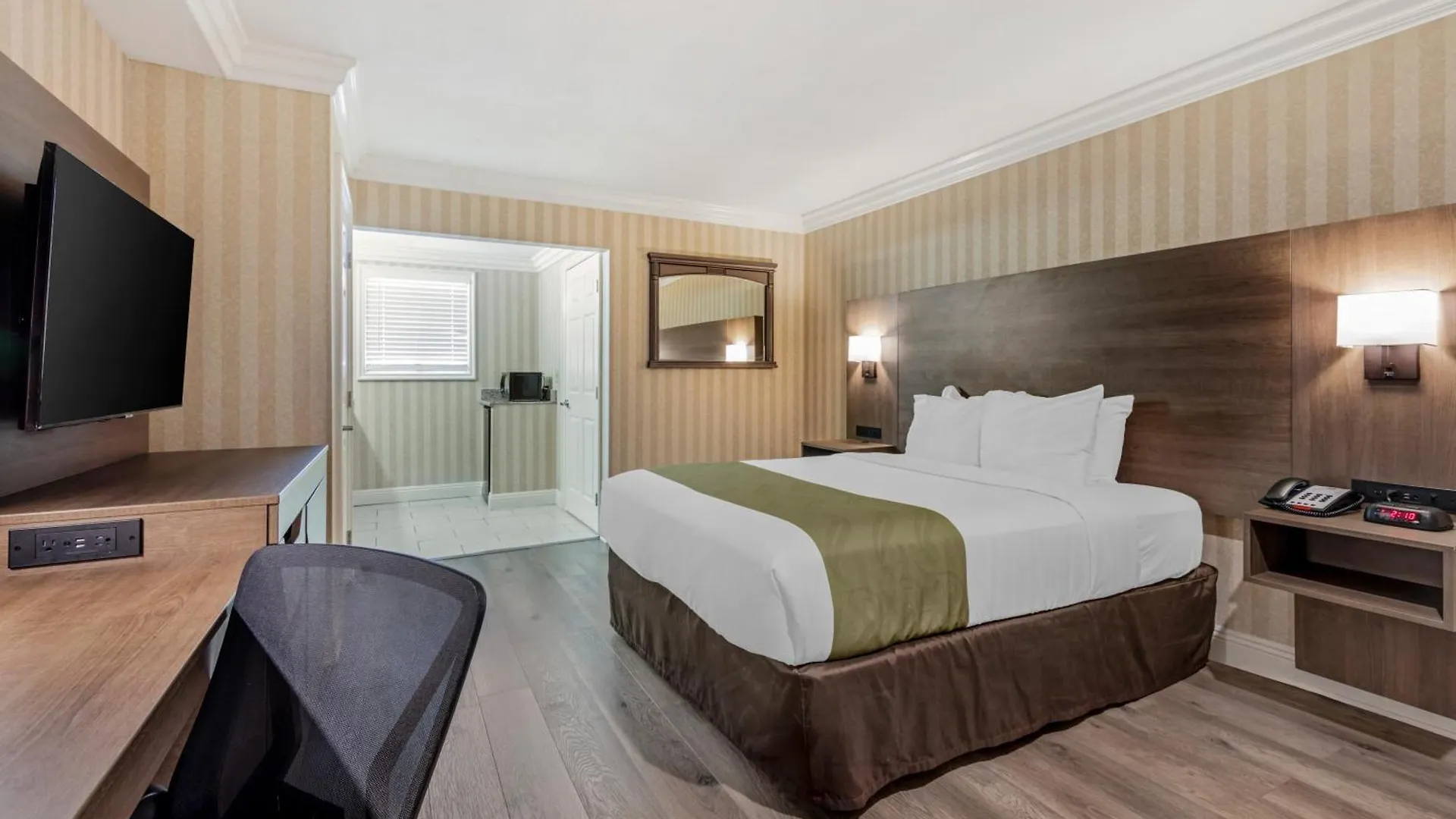 Quality Inn & Suites Anaheim Maingate Hotel