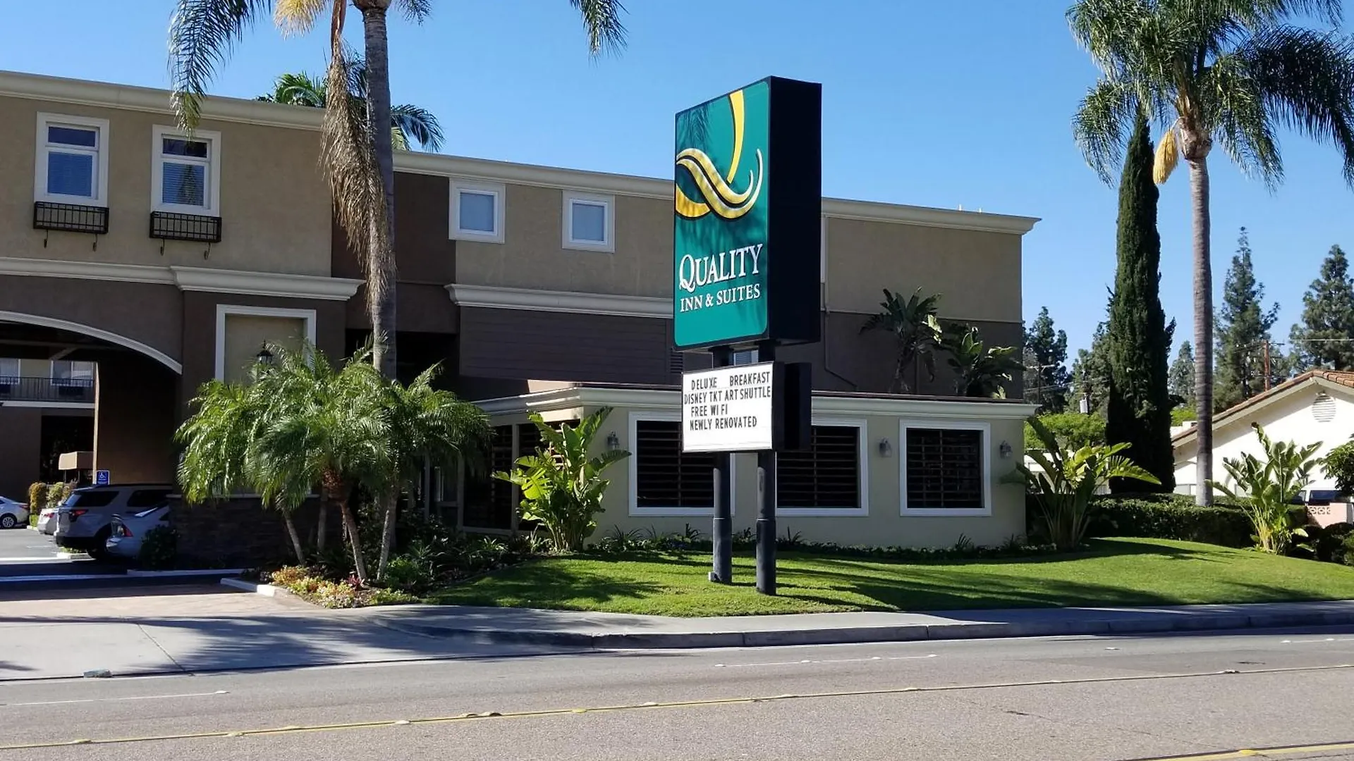 Quality Inn & Suites Anaheim Maingate 2*,