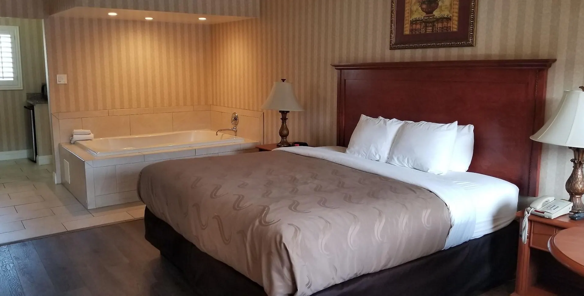 Quality Inn & Suites Anaheim Maingate 2*,